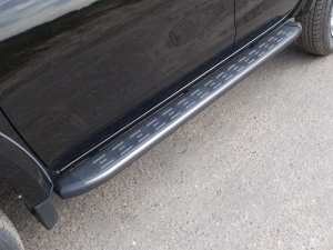 Пороги алюминиевые с пластиковой накладкой (карбон серые) 1820 мм. Mitsubishi L200 с 2015-