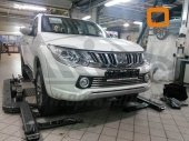 Решетка радиатора Mitsubishi L200 с 2015-
