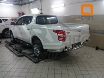 Защита заднего бампера (Уголки) d76 Mitsubishi L200 с 2015-