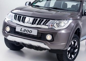Накладка переднего бампера Mitsubishi L200 с 2015-