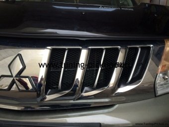 Защитная сетка радиатора Mitsubishi L200 с 2015-