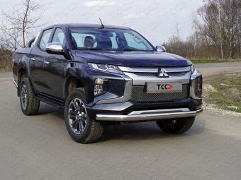 Защита переднего бампера (нижняя, овальная) 75х42 мм.  Mitsubishi L200 с 2015-